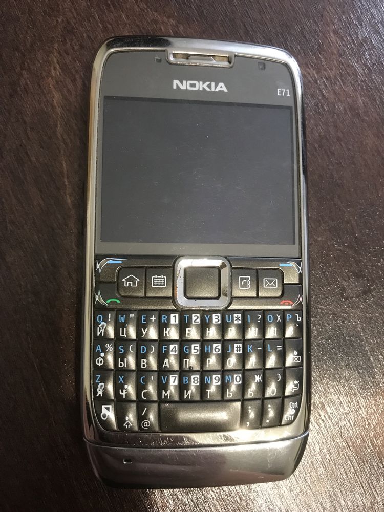 Nokia e71 б/у не рабочая . На запчасти или для коллекции