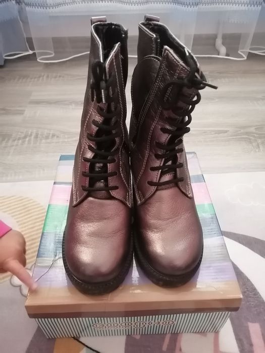 Ghete dama din piele