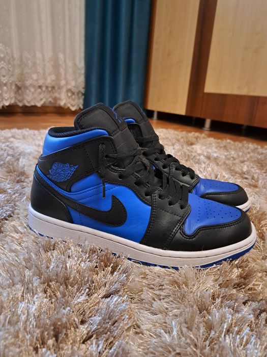 Vând papuci Jordan 1 mid