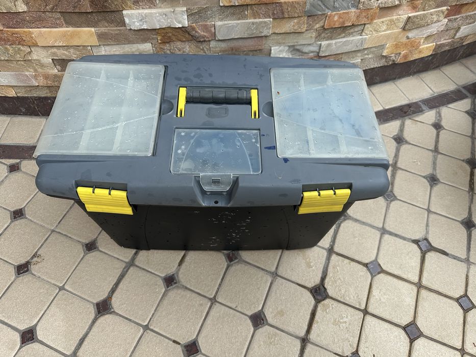 Ящик для строительных вещей и инструментов