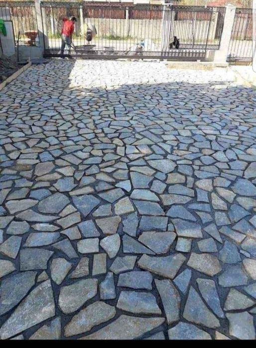 Vând transport și montez piatră !