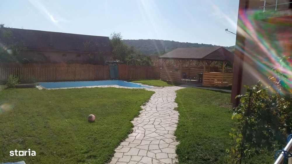 Casa cu piscina, 6 camere si 3 bai