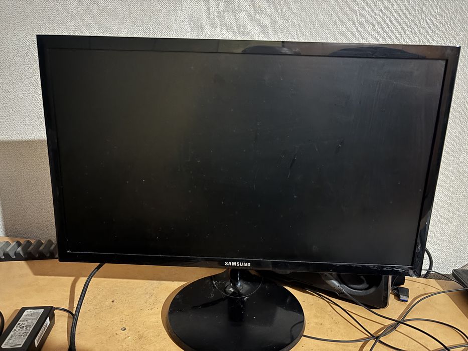 Самсунг монитор 22 инча S22F350FHU