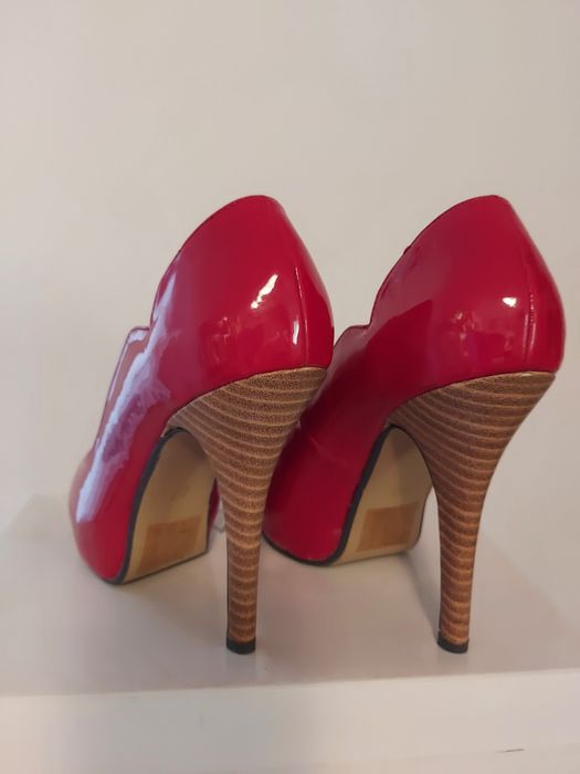 Pantofi piele lacuita m.38