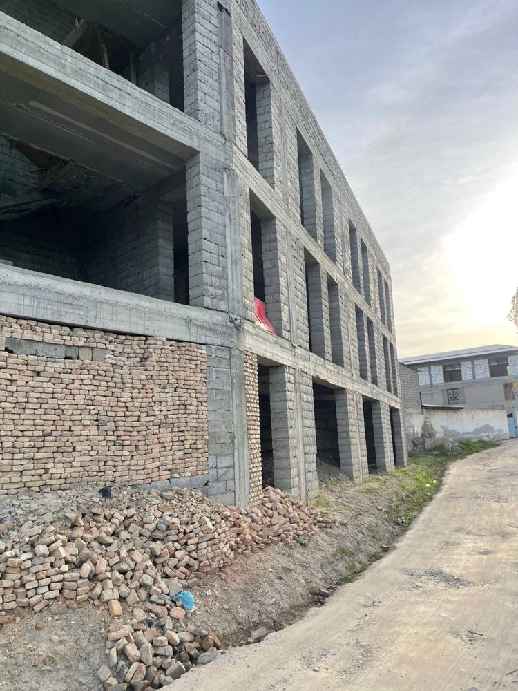 Продаю Здание и Склад в Самарканде 2800 кв.м.