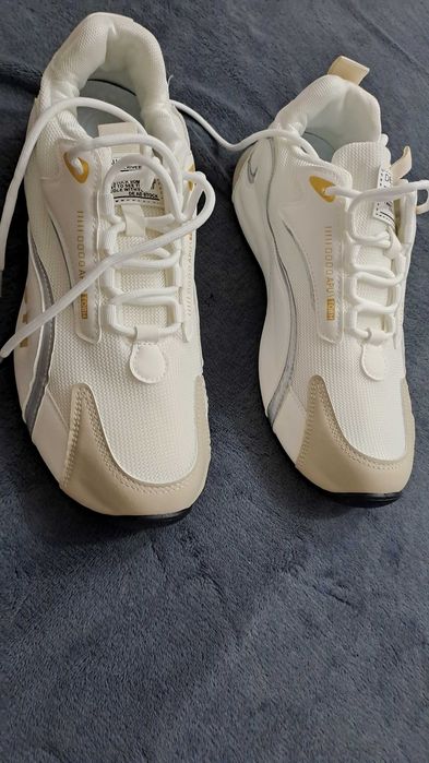 Adidas sport foarte eleganti !