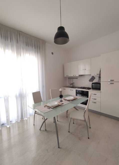 Дава се под наем Двустаен апартамент в Пловдив, Гагарин - 52 кв.м за 188.7 € - Снимка #1