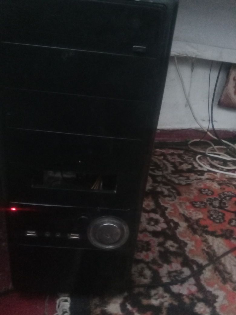 Intel core i5 2400 GHz 3.10. Nvidia 750 GTX 8gb