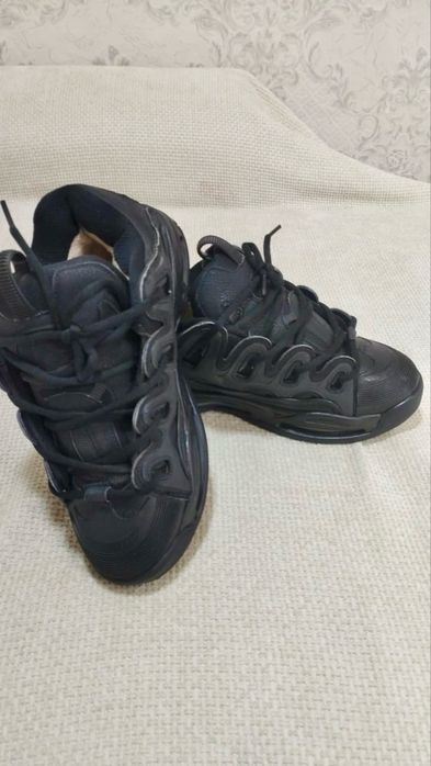 Продам кроссовки