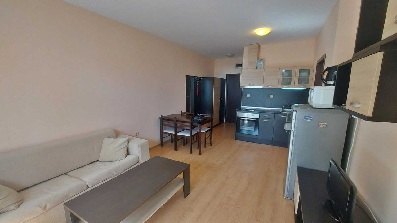 Продава се Двустаен апартамент в Свети Влас - 84 кв.м за 834 €/кв.м - Снимка #1