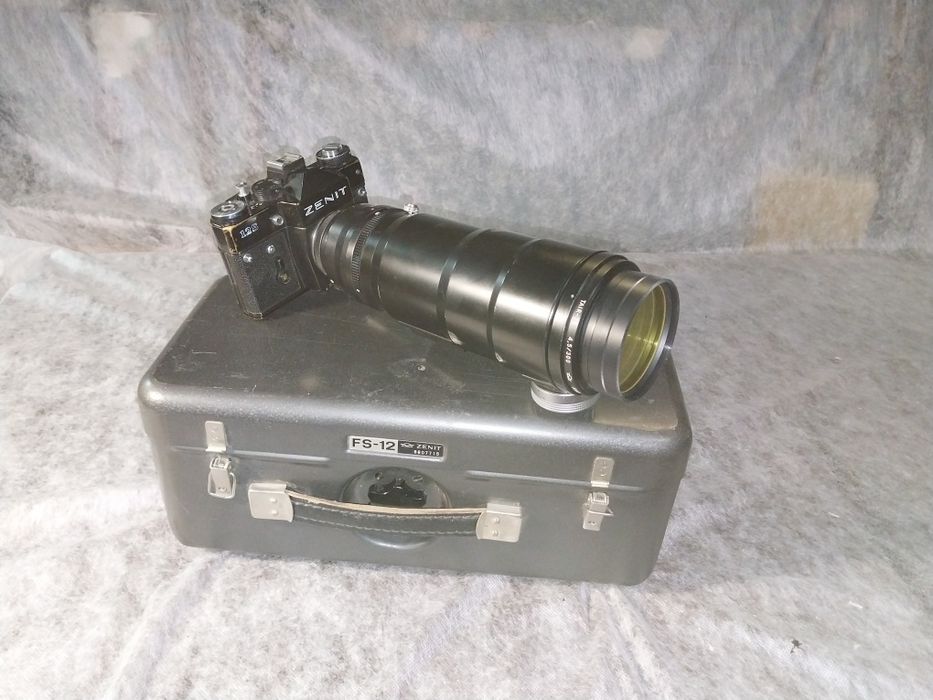 Фотоаппарат с длиннофокусным объективом