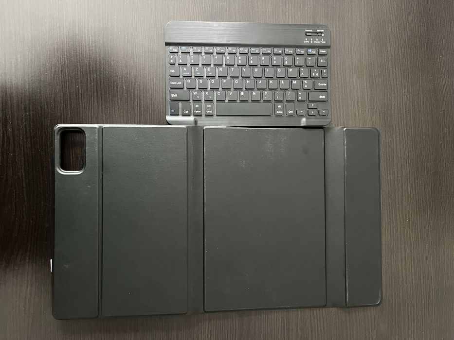 Husa tableta cu tastatura