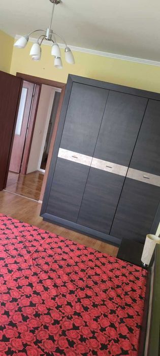 Дава се под наем Двустаен апартамент в Бургас, Славейков - 65 кв.м за 382.5 € - Снимка #1