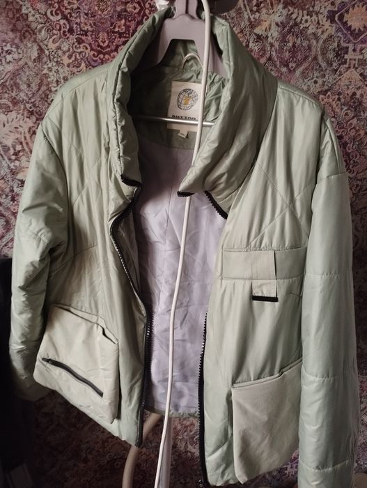 Зелёная куртка весенняя