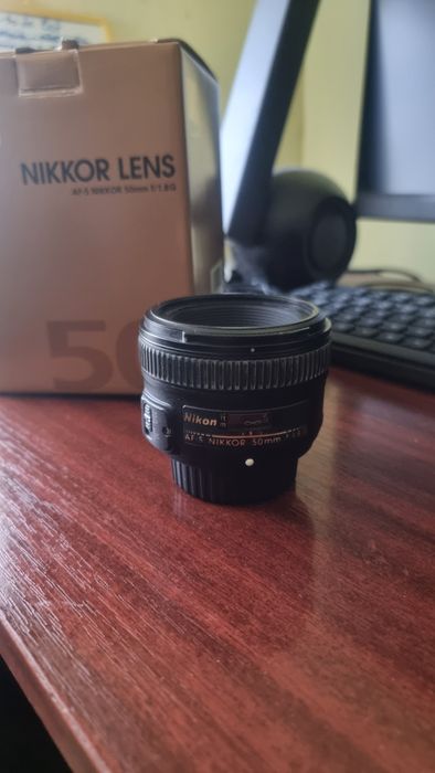 Nikkor 50mm f/1.8G + filtru de protecție și capac extra