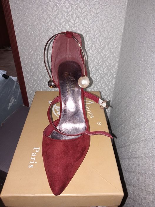 Продам женские туфли