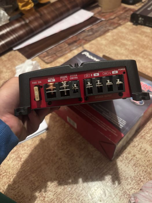 Усилвател пайнер 500w чисто нов