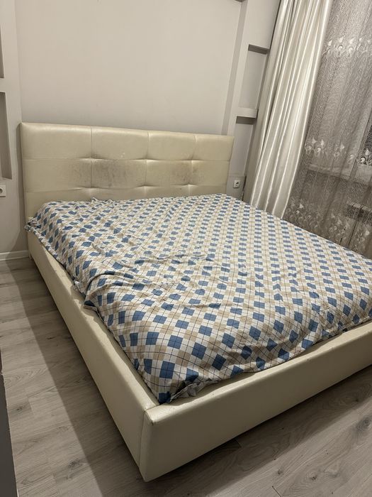 Кровать с матрасом