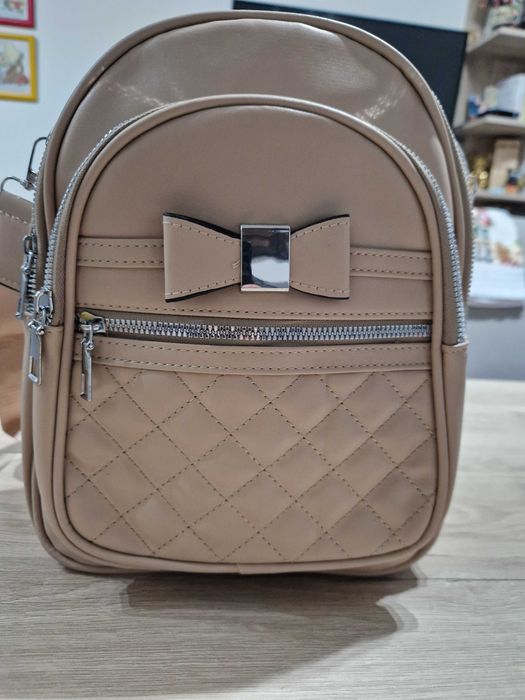 Продавам Дамска раница