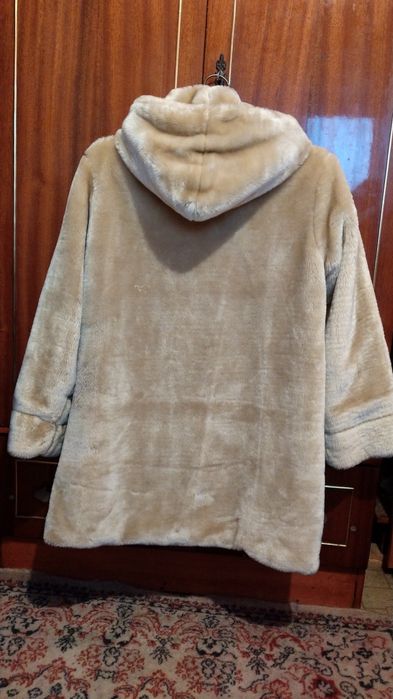 Vand haina de blana crem