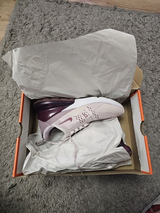 Оргинални дамски маратонки nike airmax 270, размер 41