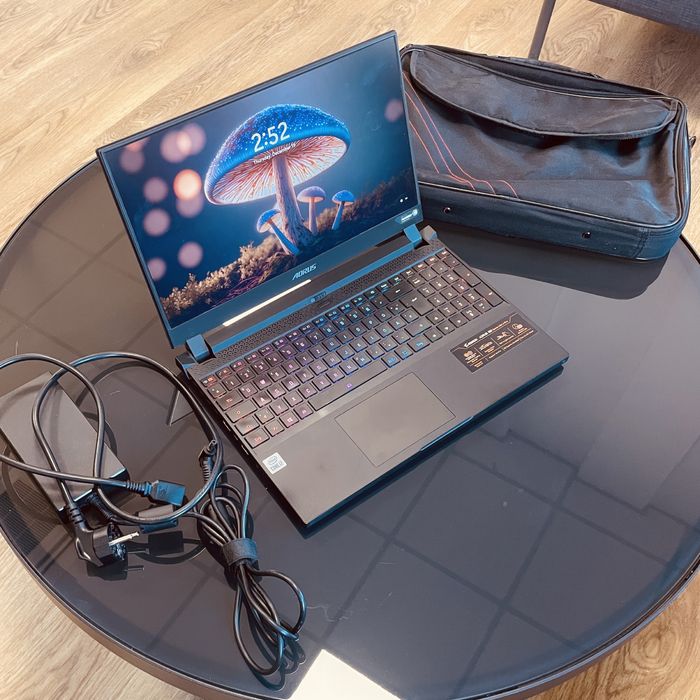 Gaming leptop Aorus 244 hz Gigabyte 15 Intel i7 Rtx 3060 super pret 30