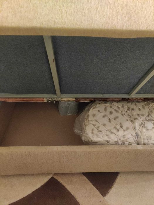 Canapea cu model floral