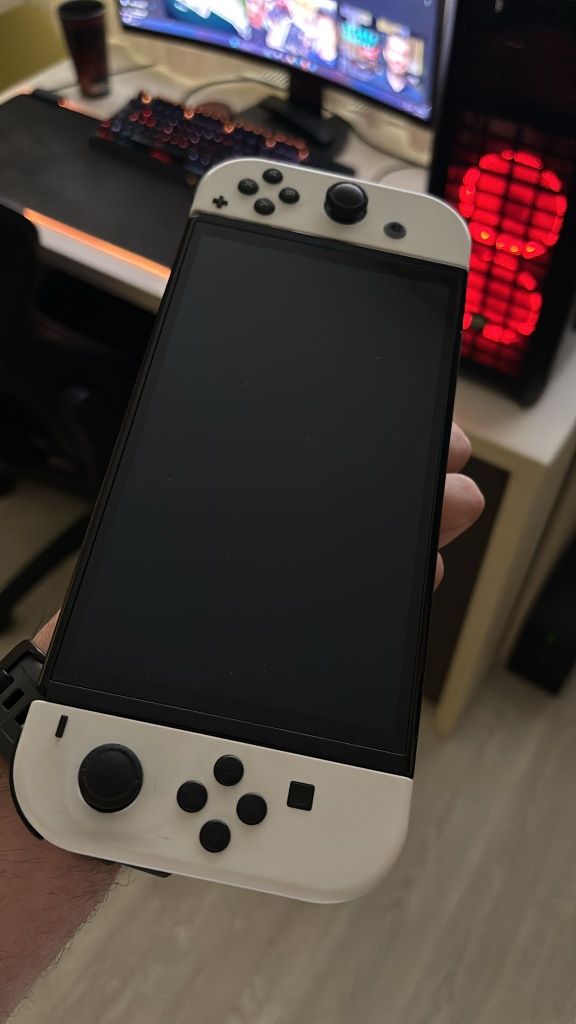 Nintendo Switch OLED + 2 Jocuri