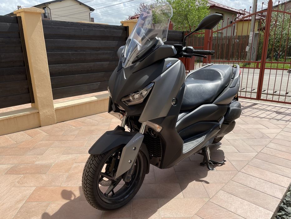 Scuter Yamaha XMax 300  6700 km! +2 casti incluse!