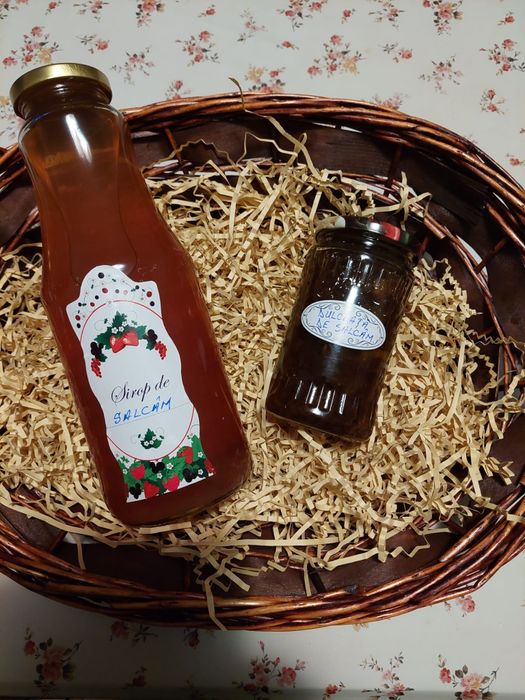 Sirop de soc și salcâm și dulceață de soc și salcâm