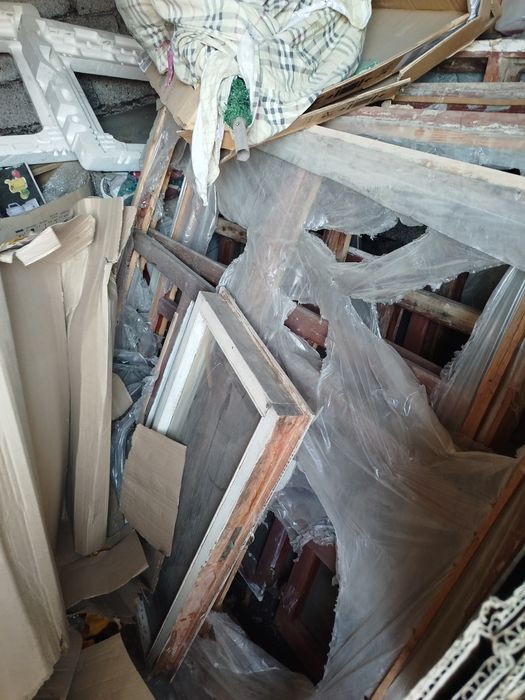 Окна деревянные б.у. по 500 тенге. Уступлю если возьмёте всех.