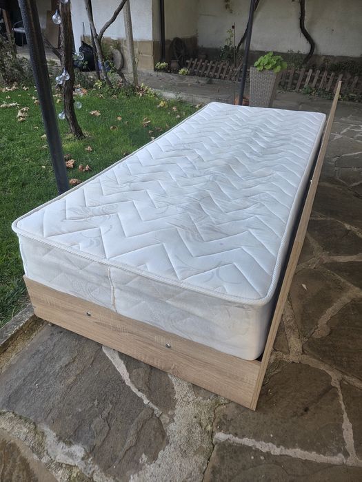 Легла с повдигащ механизъм