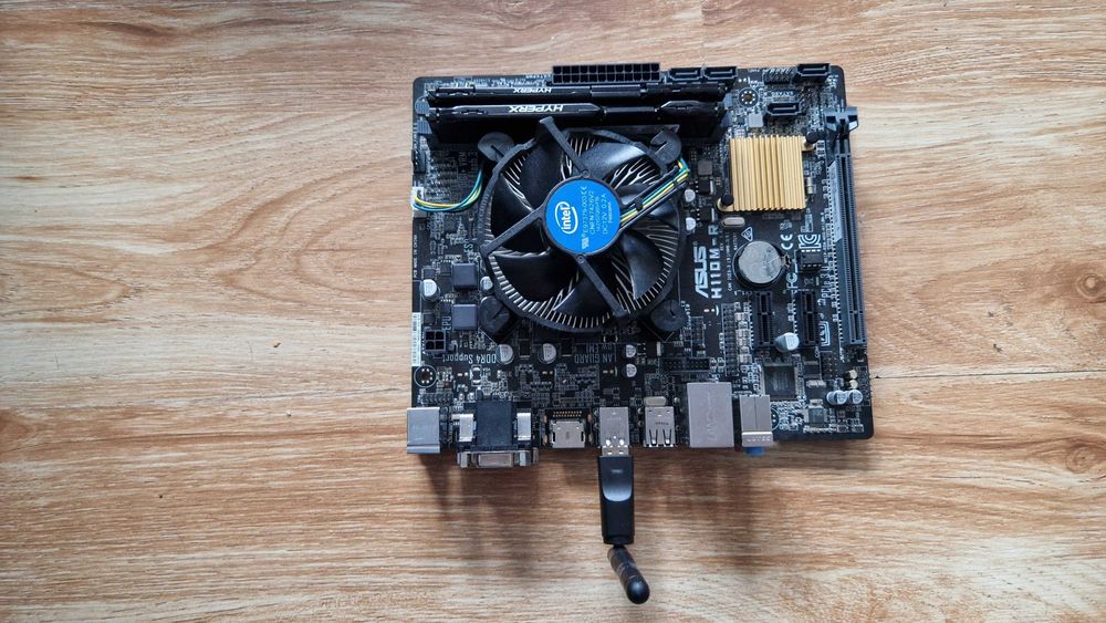 KIT QUAD i3-7100+Placa+8GB DDR4 HyperX+Cooler+WiFi !! CA NOU !! 300lei