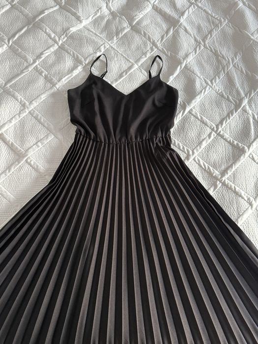 Платье базовое с плиссированной юбкой