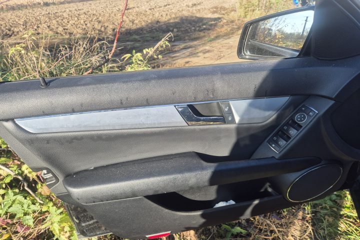 Ansamblu stergatoare parbriz volan pe stanga Mercedes-Benz C-Class W2