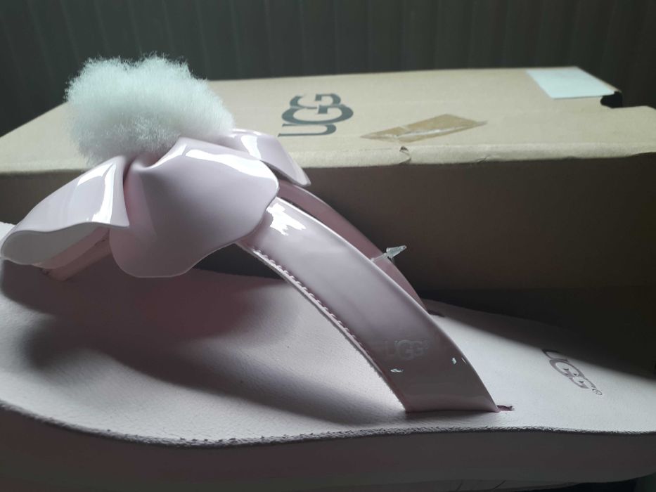Slapi UGG noi,originali in cutie