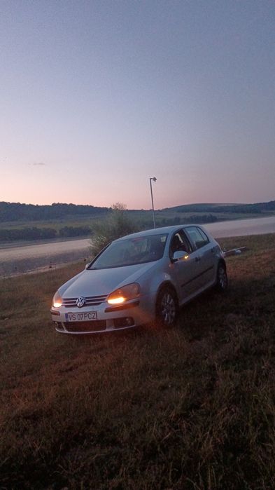 Vând Golf 5  / 1.6Fsi