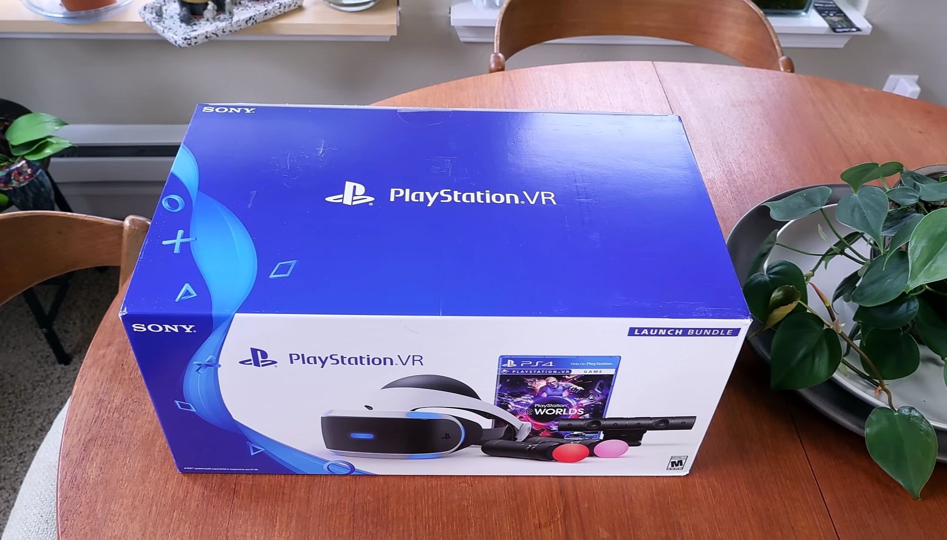 Casca VR PlayStation 4 cu 2 manete move  și joc