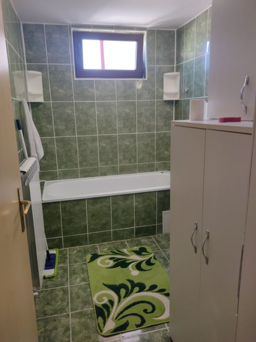 Închiriez apartament 3 camere