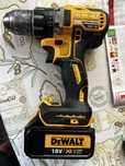 Винтоверт безчетков dewalt dcd791