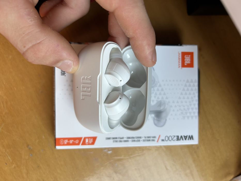 Vand casti JBL 200tws