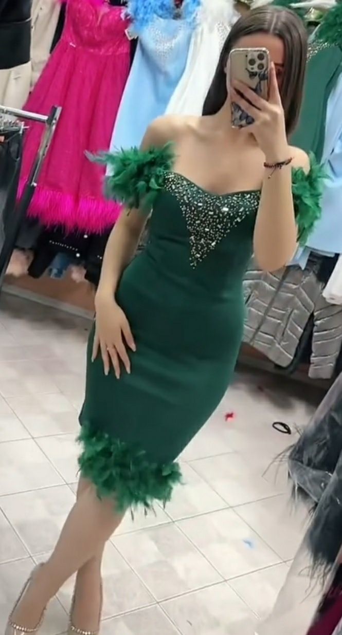 Дами представям ви една уникална рокля цената има коментар