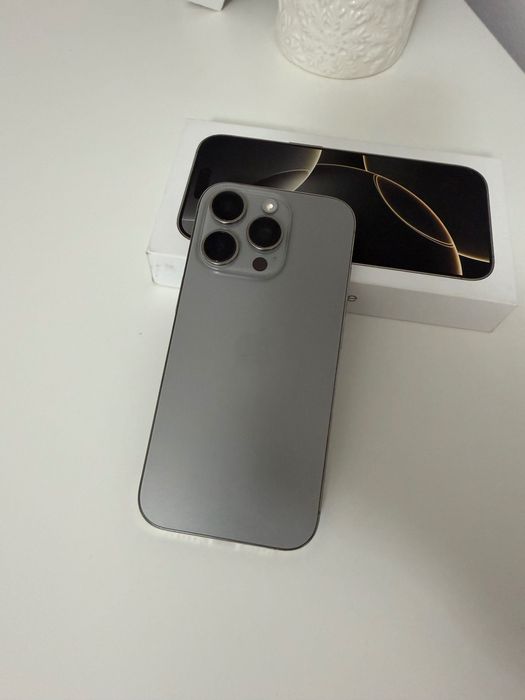 Vând IPhone 16 Pro