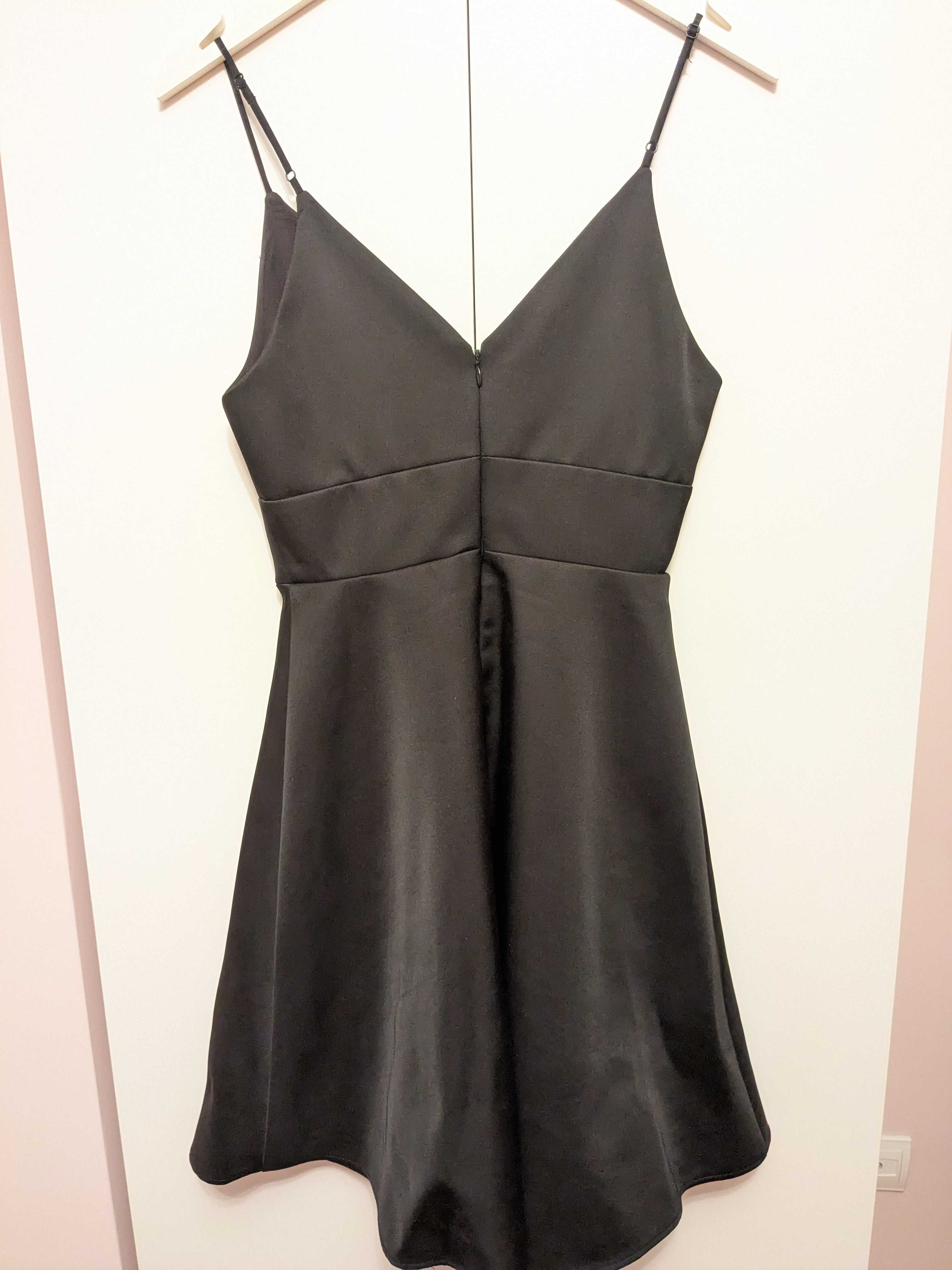Черна официална рокля H&M с дълбоко деколте XS