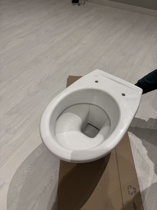 Vand wc nou , cu predare personala in localitatea Giroc