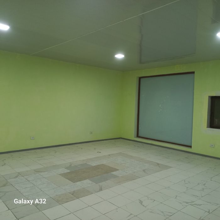 Дукон сотилади . 2 этаж