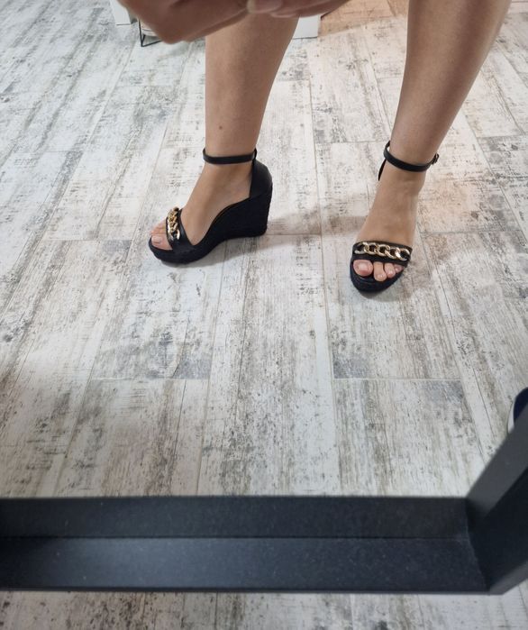 Sandale Lynne, 36