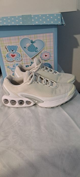 Vând adidași nike