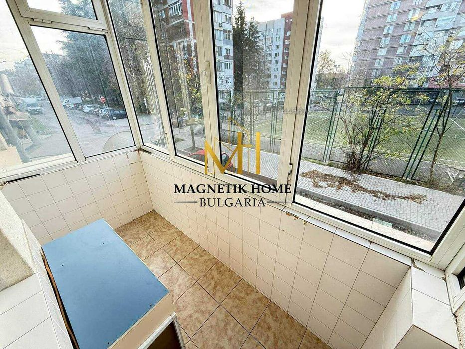 Просторен тристаен апартамент до Краснодар в ж.к. Възраждане