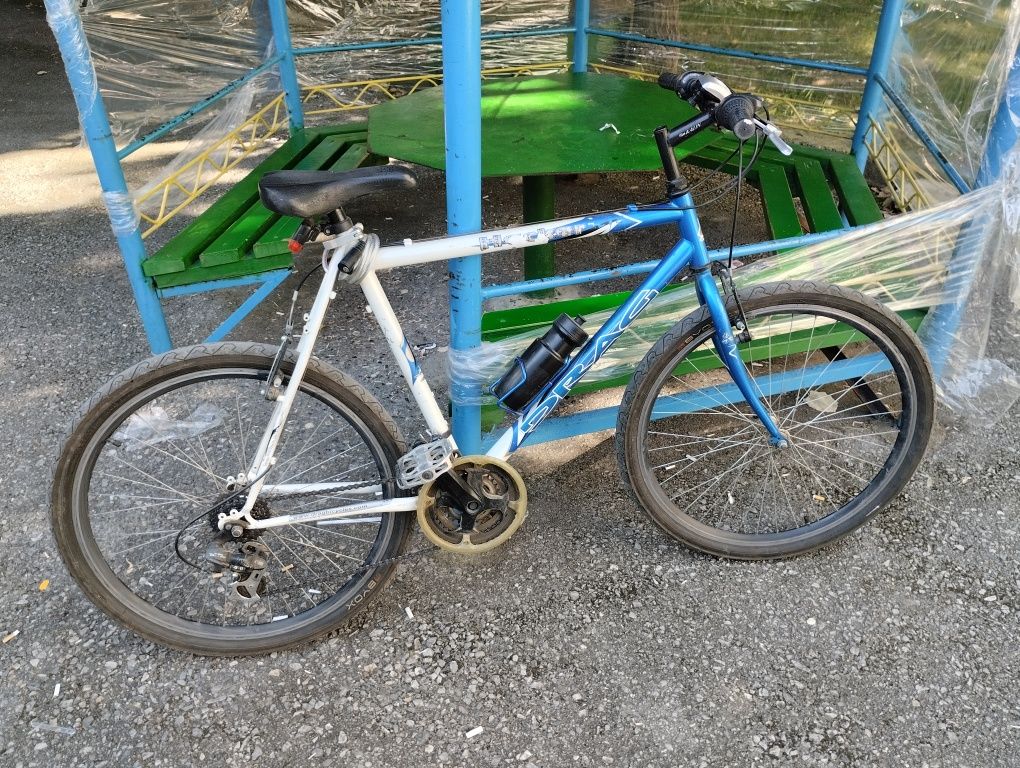 Продавам градски велосипед DRAG Hacker 26”, рамка М, Скорости Shimano,